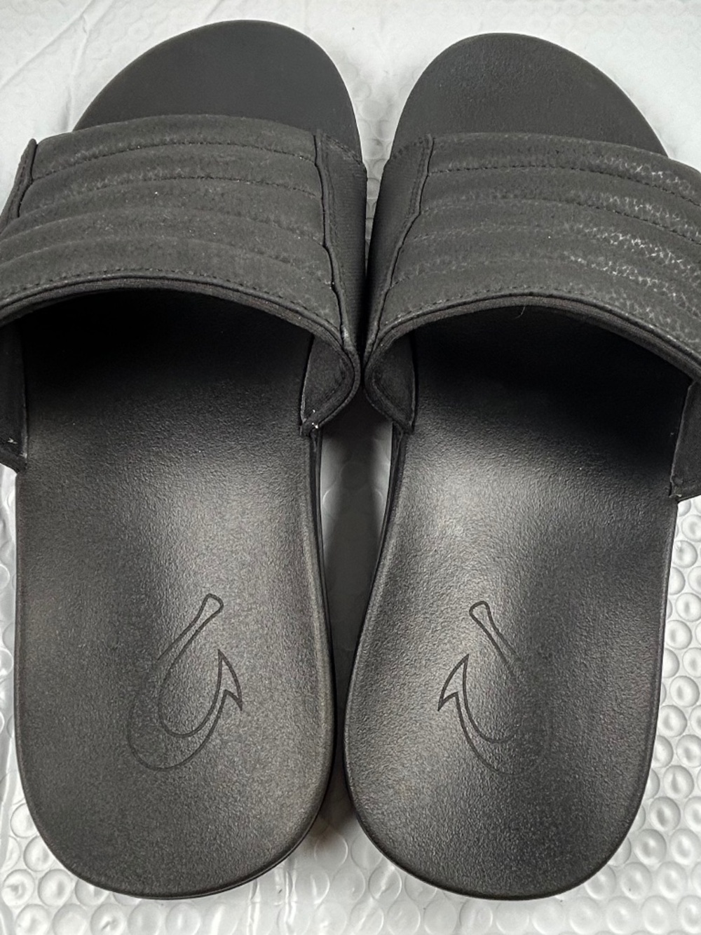 OluKai Maha Olu Men's Slide Sandals Black Quilted Waterproof Slides Size 9